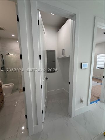 5901 SW 64th St, South Miami, FL 33143