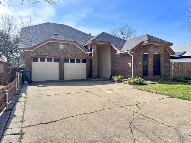 1422 Beckwith Drive, Arlington, TX 76018