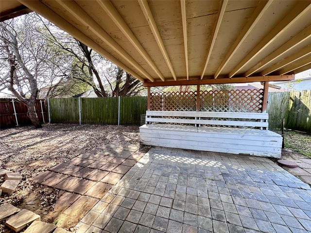 1422 Beckwith Drive, Arlington, TX 76018