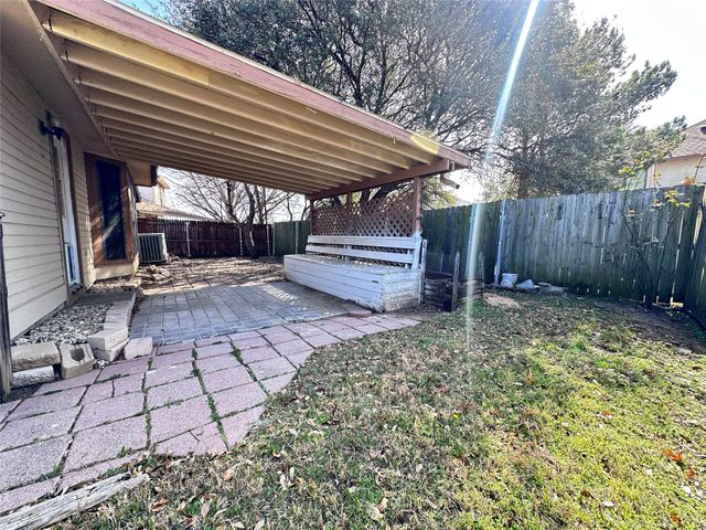 1422 Beckwith Drive, Arlington, TX 76018