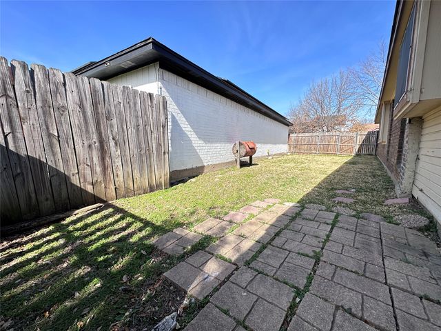 1422 Beckwith Drive, Arlington, TX 76018