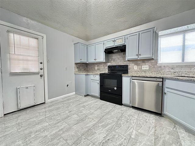 1422 Beckwith Drive, Arlington, TX 76018