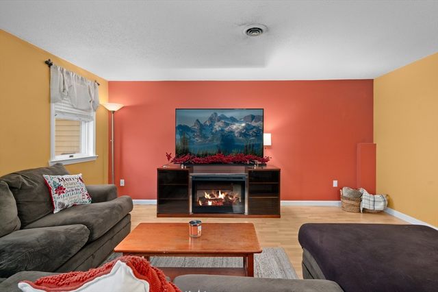 25 Shea 8, Dracut, MA 01826