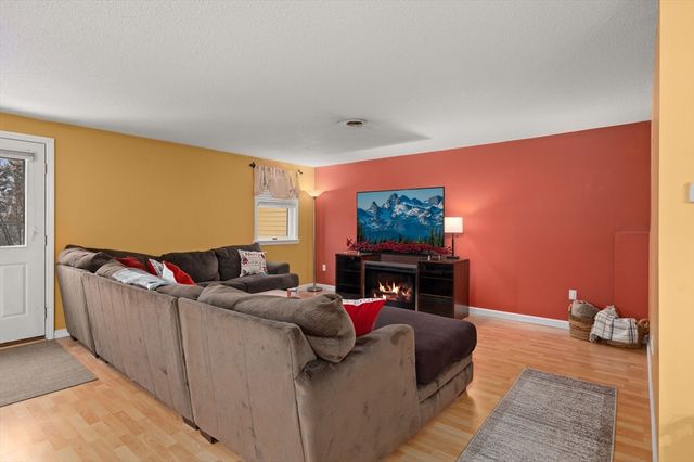 25 Shea 8, Dracut, MA 01826