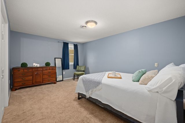 25 Shea 8, Dracut, MA 01826