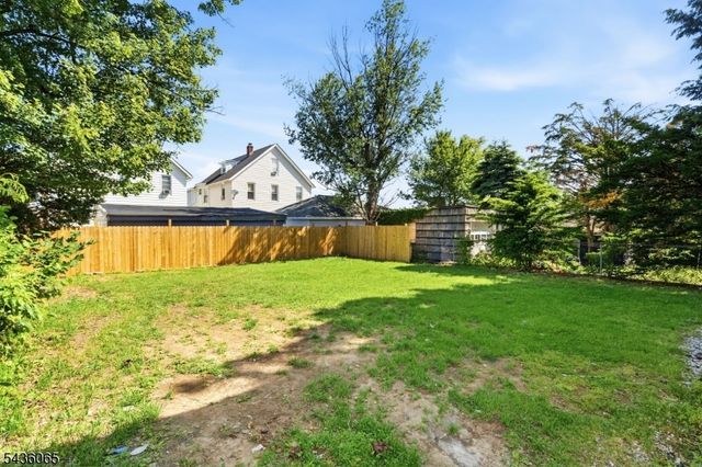 118 W 2Nd St, Clifton City, NJ 07011