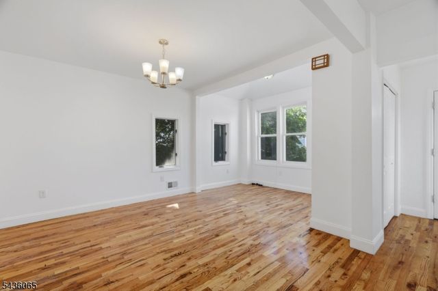 118 W 2Nd St, Clifton City, NJ 07011