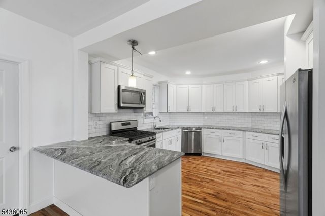 118 W 2Nd St, Clifton City, NJ 07011