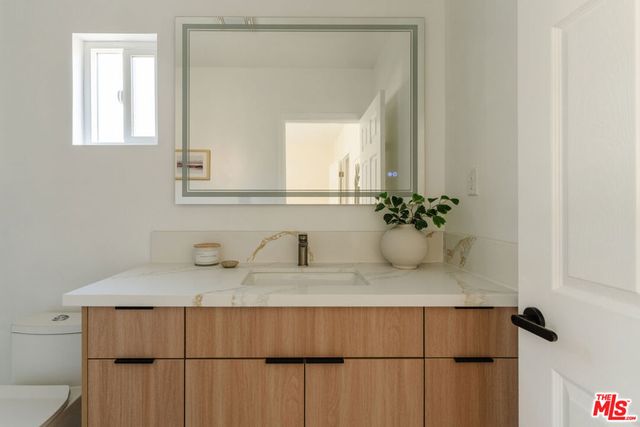 655 N La Fayette Park Place, Los Angeles, CA 90026