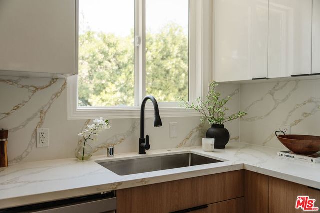 655 N La Fayette Park Place, Los Angeles, CA 90026