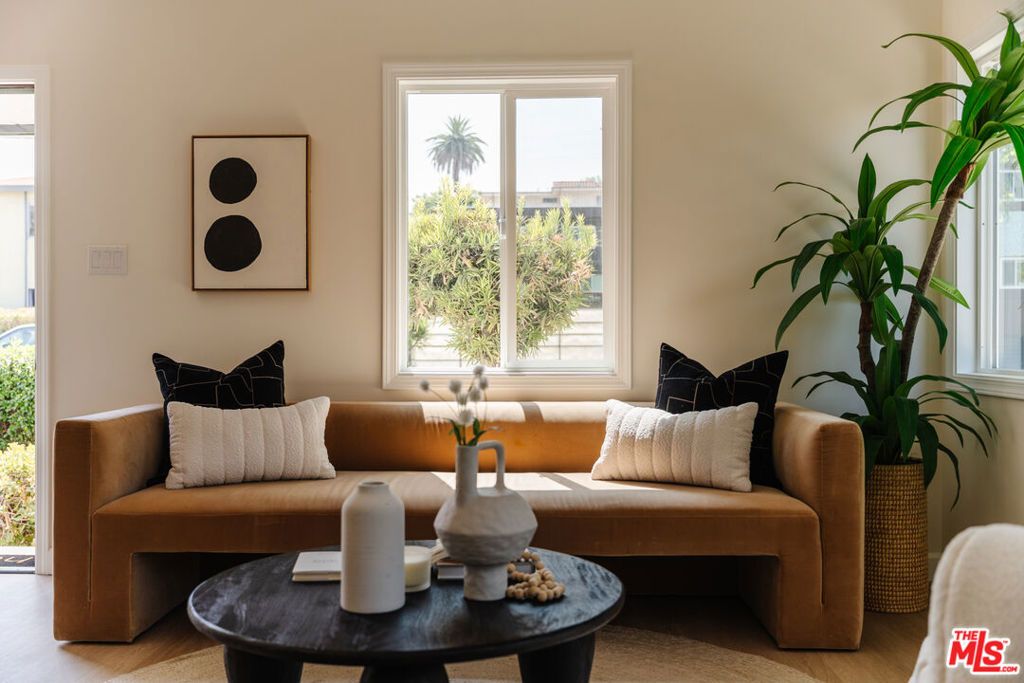 655 N La Fayette Park Place, Los Angeles, CA 90026