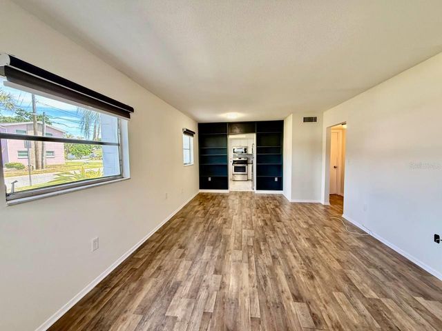 3460 32ND AVENUE N 101B, St Petersburg, FL 33713