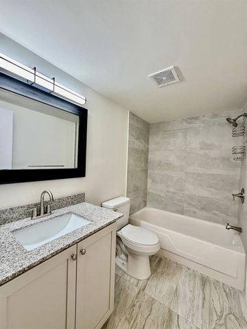 3460 32ND AVENUE N 101B, St Petersburg, FL 33713