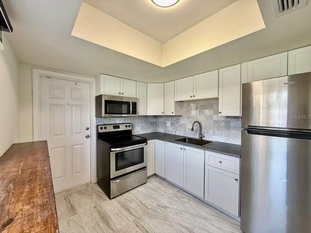 3460 32ND AVENUE N 101B, St Petersburg, FL 33713