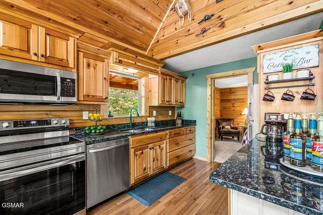 766 High Mountain Way, Gatlinburg, TN 37738
