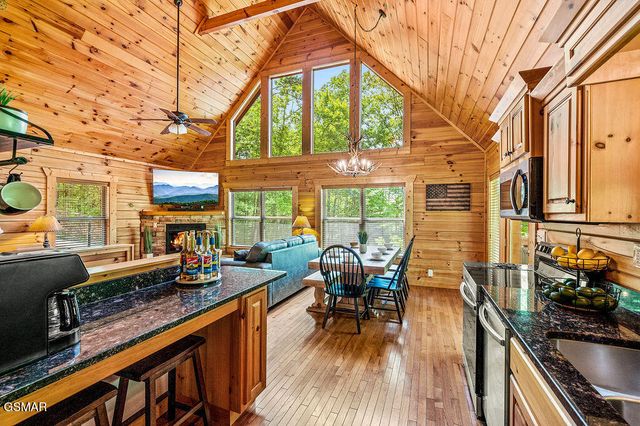 766 High Mountain Way, Gatlinburg, TN 37738