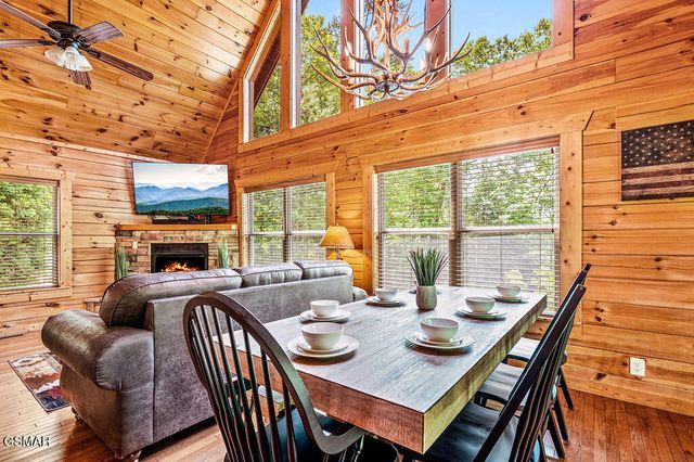 766 High Mountain Way, Gatlinburg, TN 37738