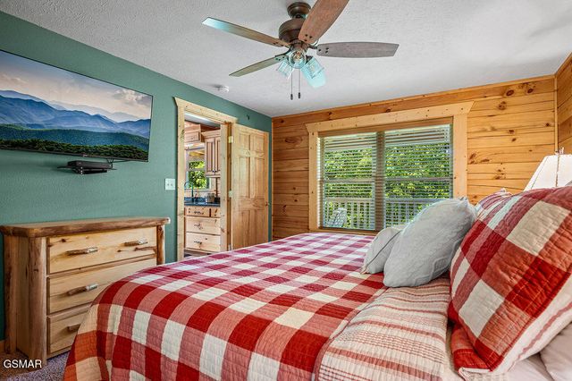 766 High Mountain Way, Gatlinburg, TN 37738