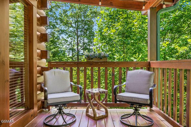 766 High Mountain Way, Gatlinburg, TN 37738