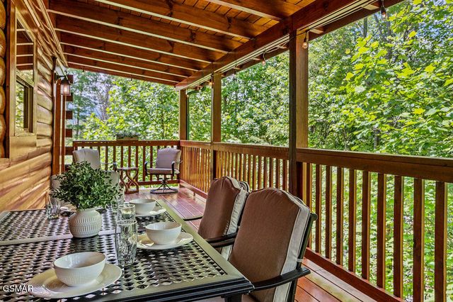 766 High Mountain Way, Gatlinburg, TN 37738