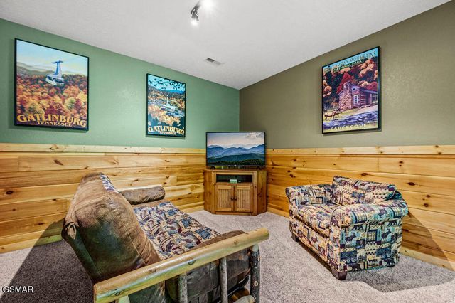 766 High Mountain Way, Gatlinburg, TN 37738