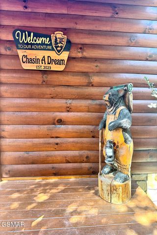 766 High Mountain Way, Gatlinburg, TN 37738