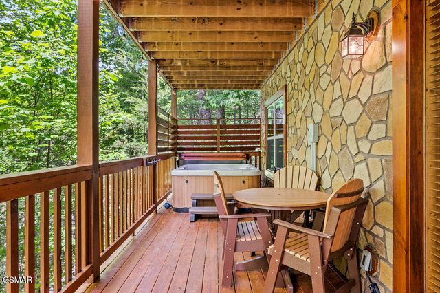766 High Mountain Way, Gatlinburg, TN 37738