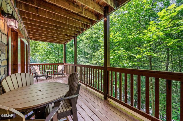 766 High Mountain Way, Gatlinburg, TN 37738