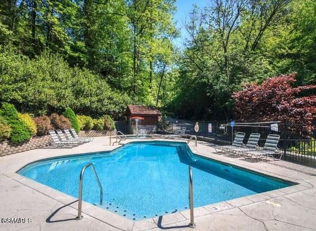 766 High Mountain Way, Gatlinburg, TN 37738