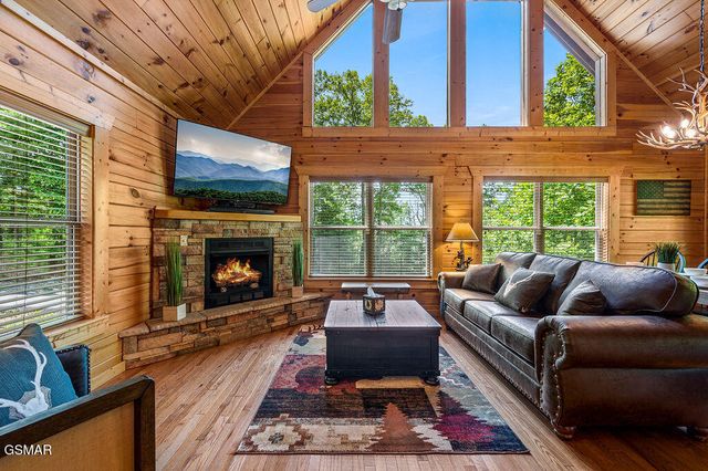 766 High Mountain Way, Gatlinburg, TN 37738