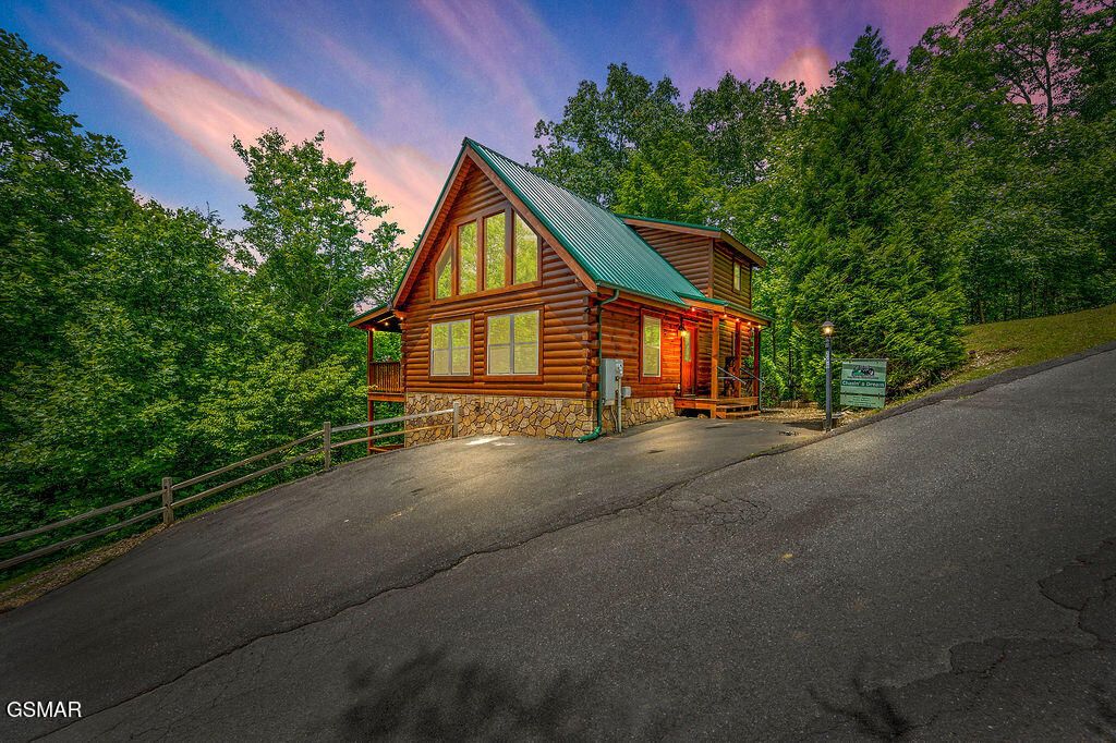 766 High Mountain Way, Gatlinburg, TN 37738