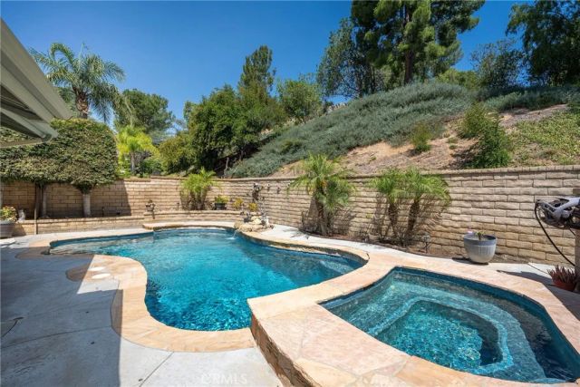 21725 Jeffers Lane, Saugus, CA 91350
