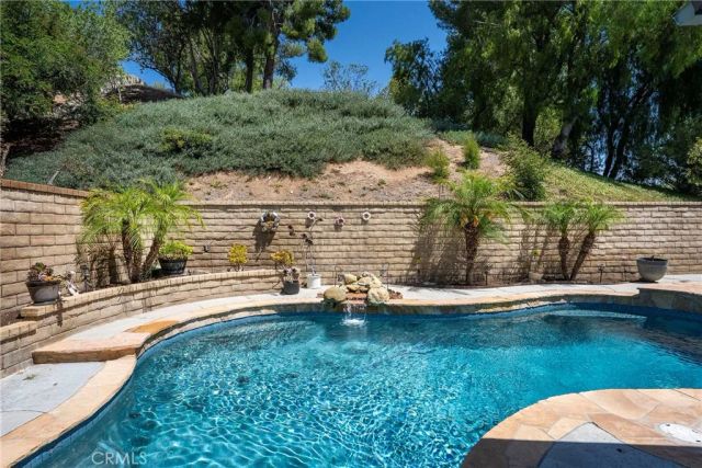 21725 Jeffers Lane, Saugus, CA 91350