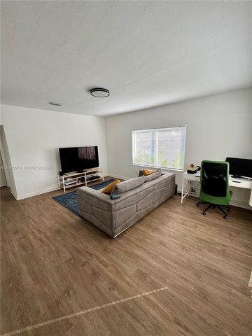 1215 NE 109th St 1215, Miami, FL 33161