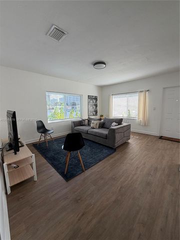 1215 NE 109th St 1215, Miami, FL 33161