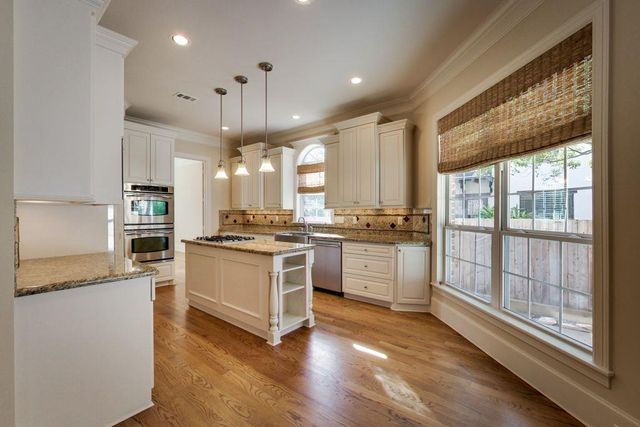4324 Ione Street, Bellaire, TX 77401