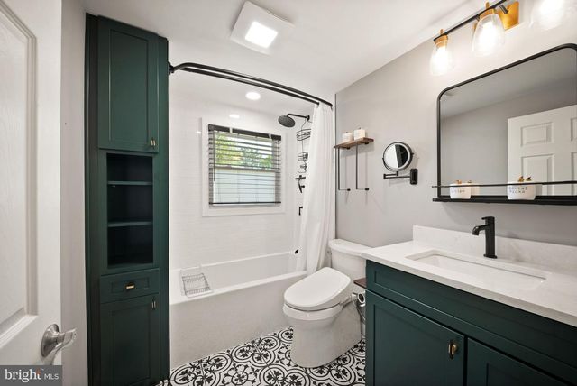 4200 MARBLE LN, Fairfax, VA 22033