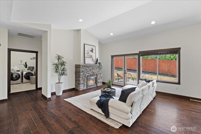 7523 Broadway, Everett, WA 98203