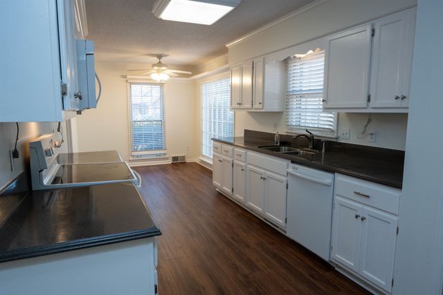 3060 EDGEWORTH LN, Memphis, TN 38119