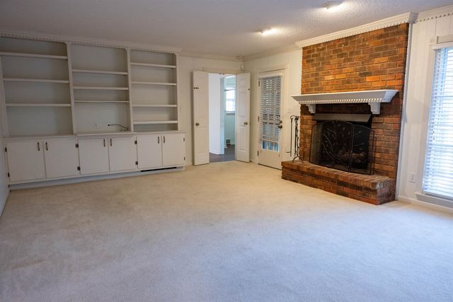 3060 EDGEWORTH LN, Memphis, TN 38119