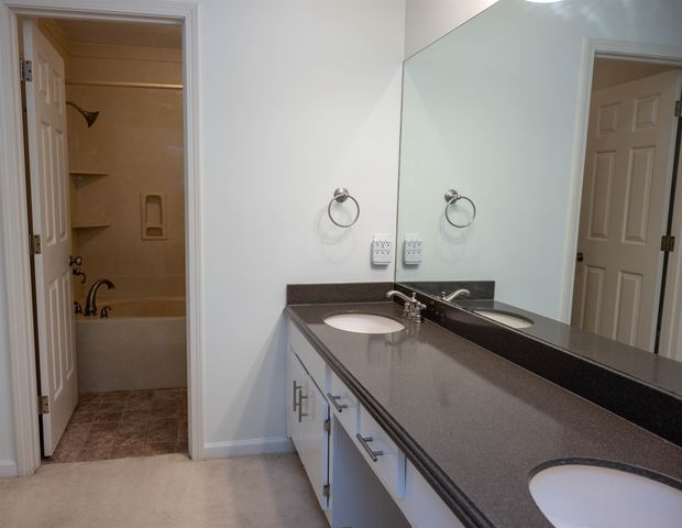 3060 EDGEWORTH LN, Memphis, TN 38119