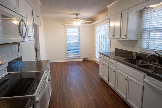 3060 EDGEWORTH LN, Memphis, TN 38119