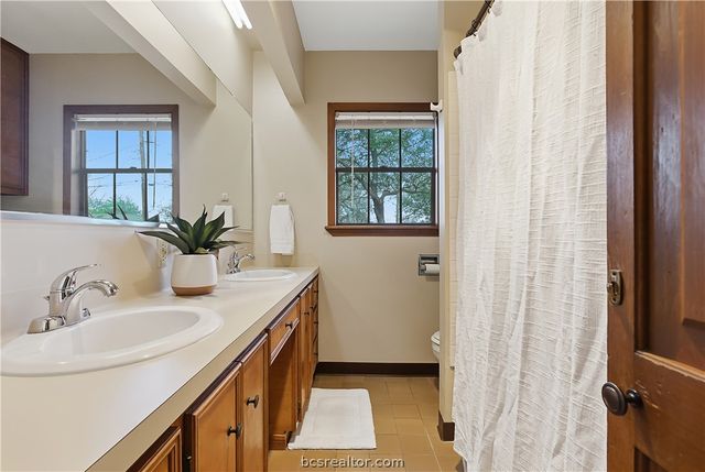 806 Enfield Street, Bryan, TX 77802