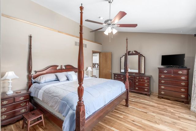 8024 E Greenbriar Ct, Wichita, KS 67226