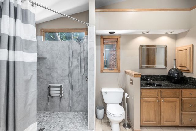 8024 E Greenbriar Ct, Wichita, KS 67226