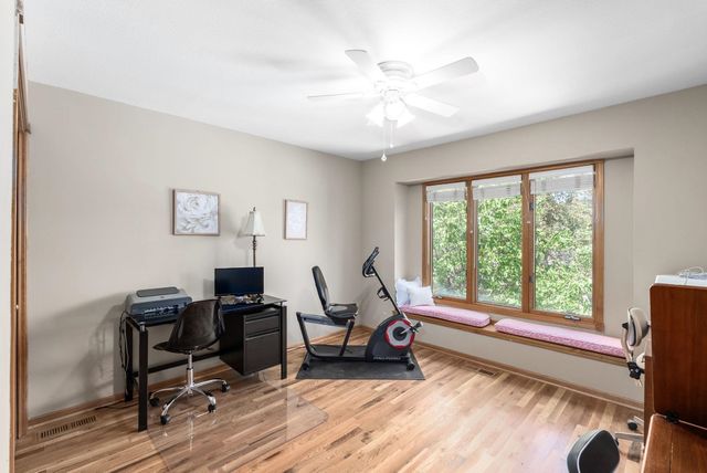 8024 E Greenbriar Ct, Wichita, KS 67226