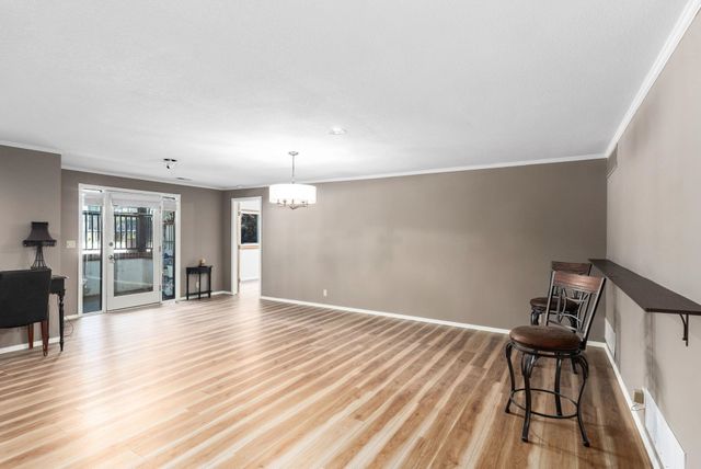 8024 E Greenbriar Ct, Wichita, KS 67226