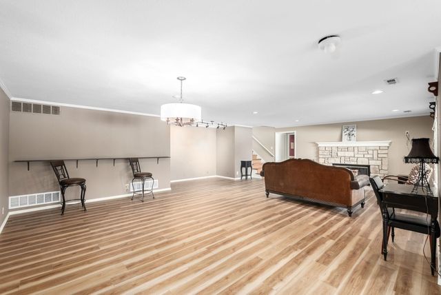 8024 E Greenbriar Ct, Wichita, KS 67226