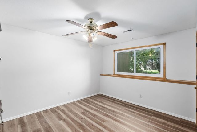 8024 E Greenbriar Ct, Wichita, KS 67226