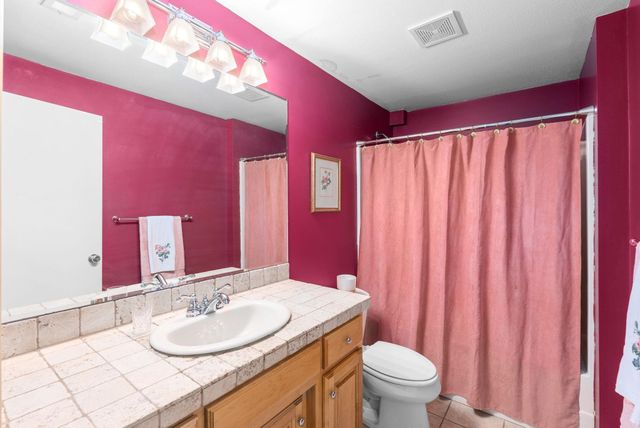 8024 E Greenbriar Ct, Wichita, KS 67226